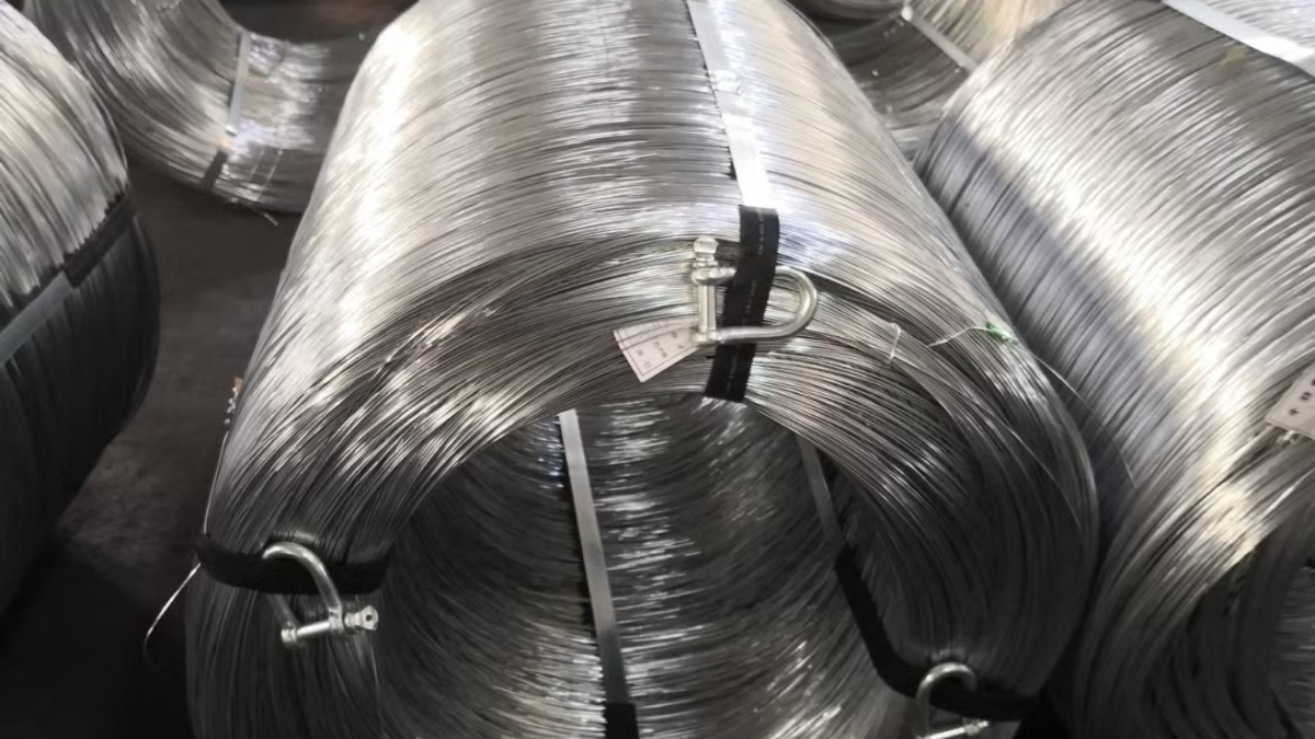 https://www.zzsteelgroup.com/hot-dip-galvanized-steel-wire-gi-iron-wire-3-6mm-4-6mm-for-fence-panels-and-nets-product/